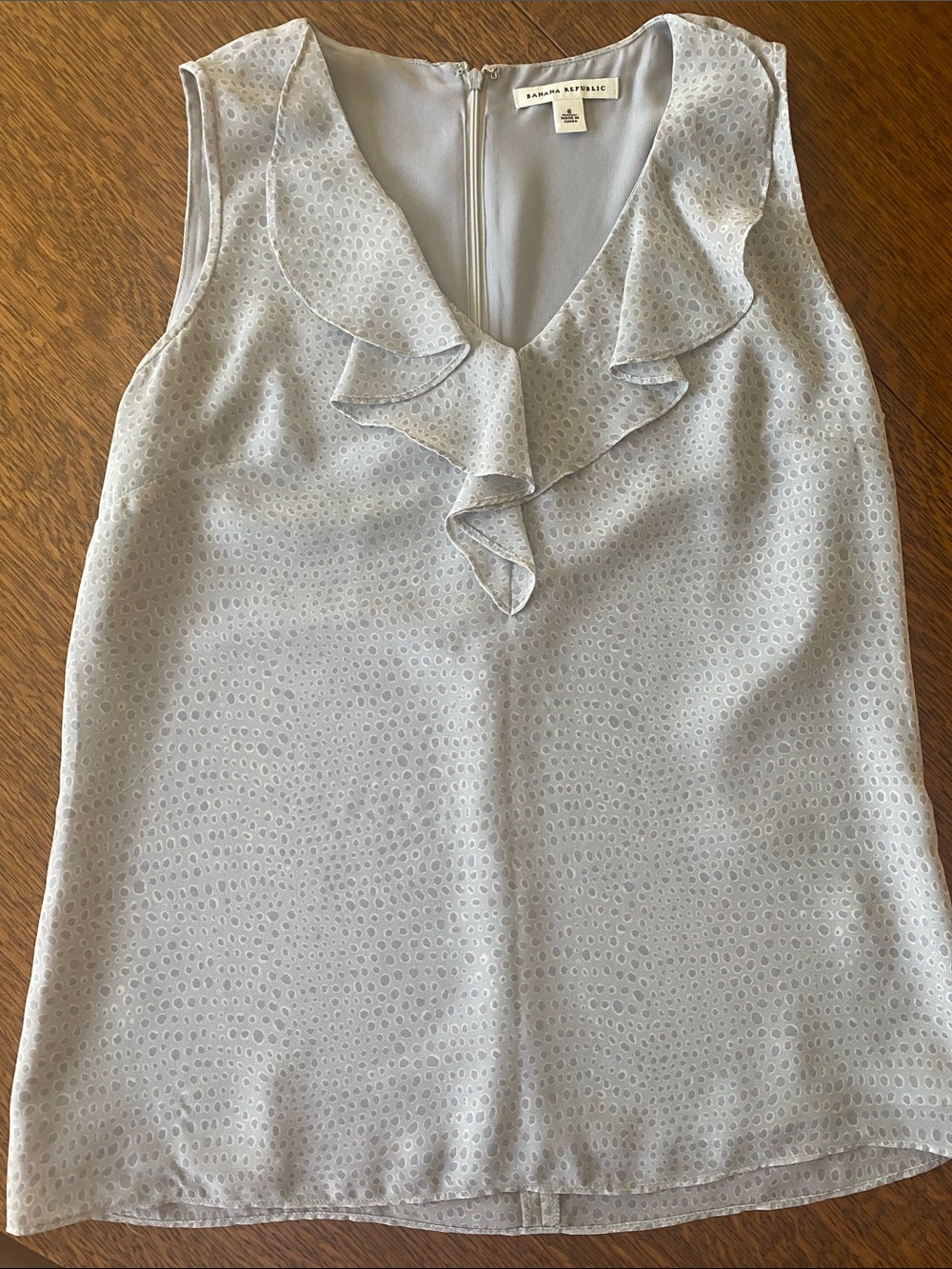 Banana Republic sleeveless blouse. Size 6.